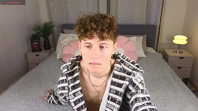 Snapshot of crisp1n chatting on 11, 2, 2026 crisp1n online show from 11, 2, 2026