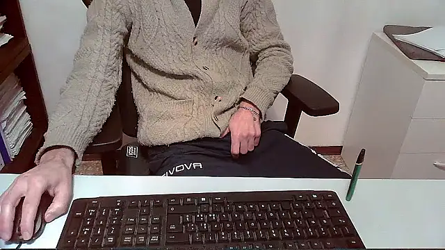 Snapshot of topg84 chatting on 4, 12, 2025 topg84 online show from 4, 12, 2025