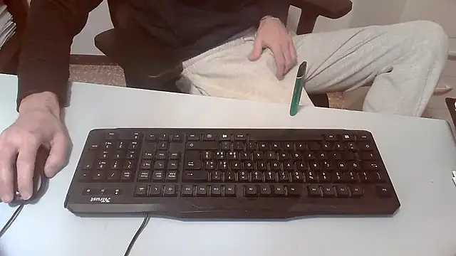 Snapshot of topg84 chatting on 17, 12, 2025 topg84 online show from 17, 12, 2025