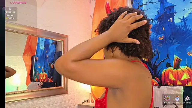 Snapshot of TianaLaRoux chatting on 22, 10, 2025 TianaLaRoux online show from 22, 10, 2025