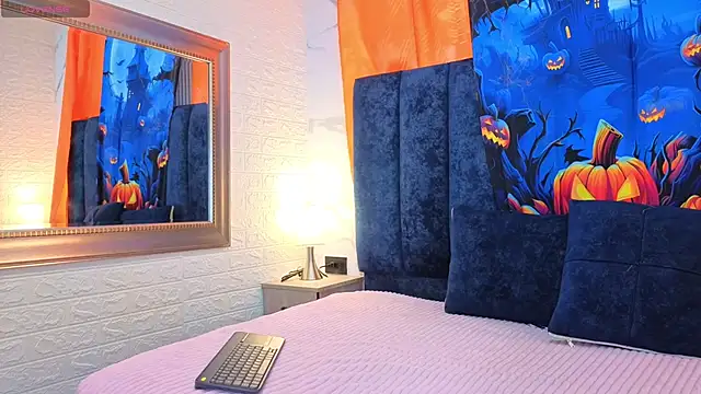 Snapshot of TianaLaRoux chatting on 25, 10, 2025 TianaLaRoux online show from 25, 10, 2025