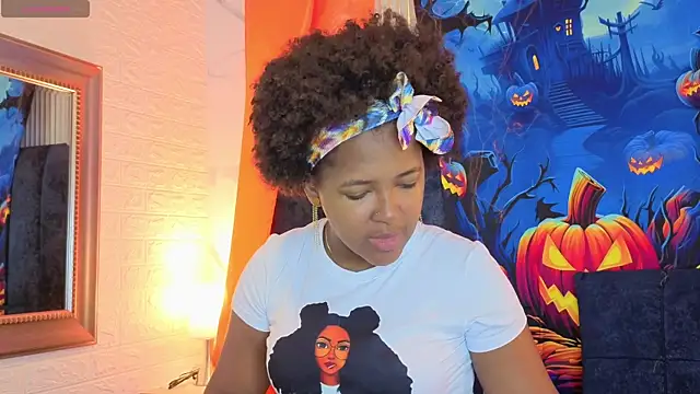 Snapshot of TianaLaRoux chatting on 23, 10, 2025 TianaLaRoux online show from 23, 10, 2025