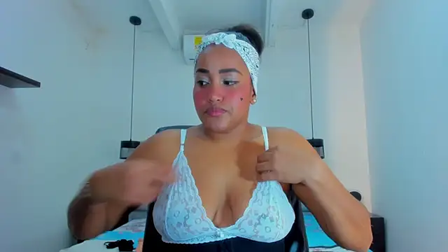 NahomiWalker  online show from 7, 1, 2026