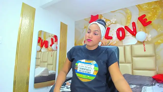 NahomiWalker  online show from 16, 2, 2026