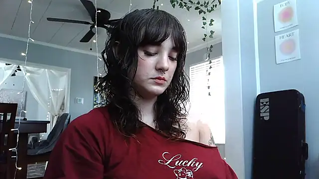 Trickylucy555 online show from 24, 6, 2026