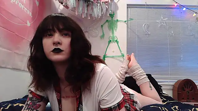 Trickylucy555 online show from 23, 2, 2026