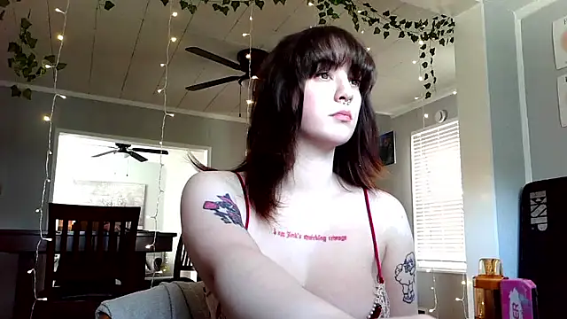 Trickylucy555 online show from 7, 4, 2026
