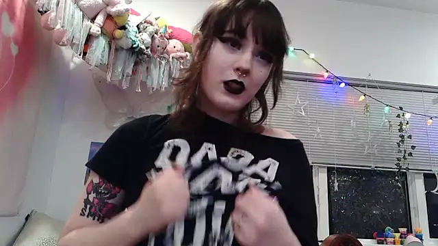 Trickylucy555 online show from 13, 2, 2026