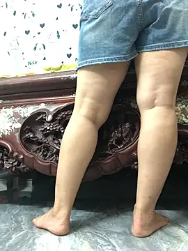 HinayLa online show from 8, 4, 2026