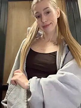 kira mia online show from 5, 12, 2025