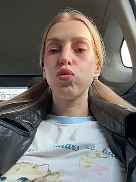 kira mia online show from 18, 4, 2026