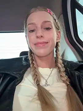 kira mia online show from 17, 3, 2026