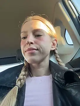 kira mia online show from 11, 4, 2026