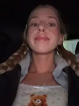 kira mia online show from 5, 3, 2026