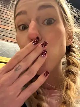 kira mia online show from 13, 12, 2025