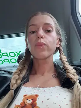 kira mia online show from 16, 3, 2026