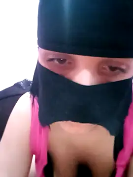 Snapshot of SandyAmr chatting on 4, 12, 2025 SandyAmr online show from 4, 12, 2025