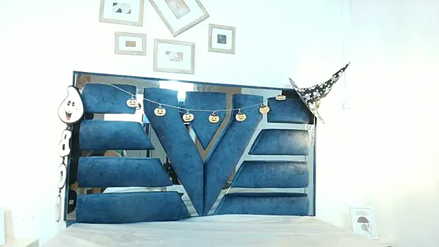 Snapshot of Mindy_Star_ chatting on 28, 10, 2025 Mindy Star online show from 28, 10, 2025