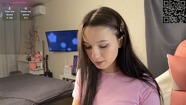 ella simons online show from 2, 11, 2025