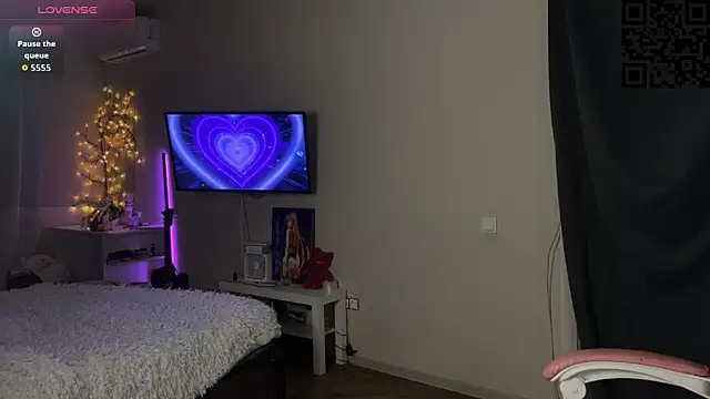 ella simons online show from 1, 12, 2025