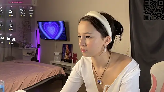 ella simons online show from 8, 11, 2025