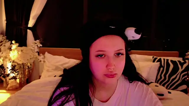 Felicia Herceg online show from 16, 11, 2025