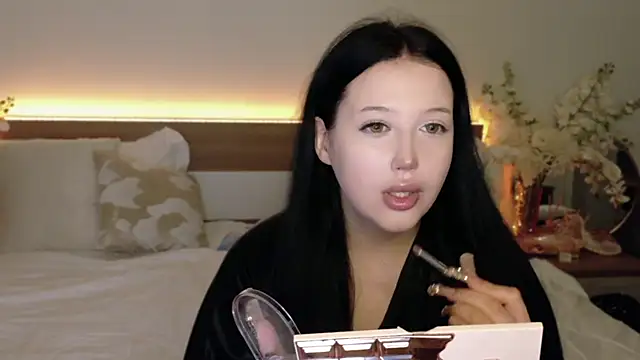 Felicia Herceg online show from 24, 10, 2025