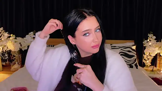 Felicia Herceg online show from 28, 11, 2025