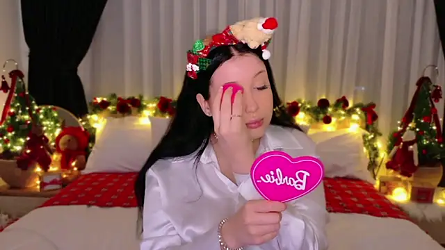 Felicia Herceg online show from 4, 12, 2025