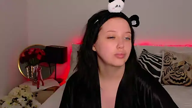 Felicia Herceg online show from 2, 11, 2025