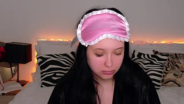 Felicia Herceg online show from 1, 11, 2025