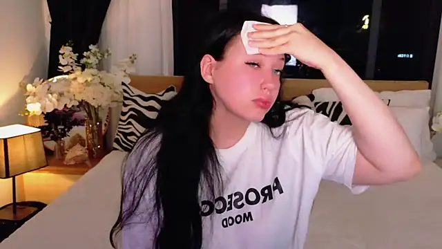 Felicia Herceg online show from 15, 11, 2025