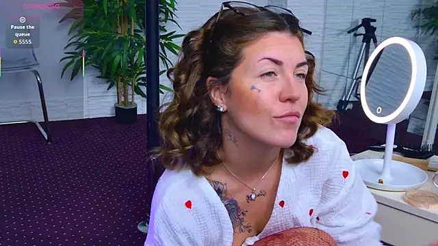 IvorySwan online show from 23, 11, 2025