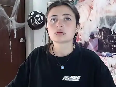 KittenMiss  online show from 29, 10, 2025