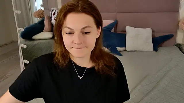 Snapshot of KirraMoss chatting on 3, 7, 2026 KirraMoss online show from 3, 7, 2026