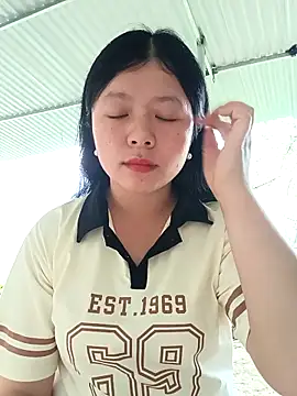 lisa-bae00 online show from 11, 4, 2026