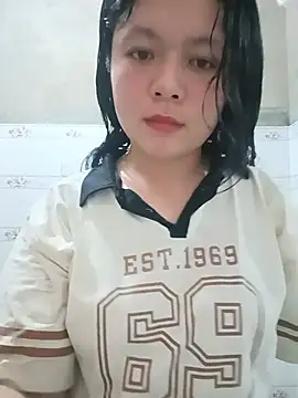 Snapshot of lisa-bae00 chatting on 4, 7, 2026 lisa-bae00 online show from 4, 7, 2026