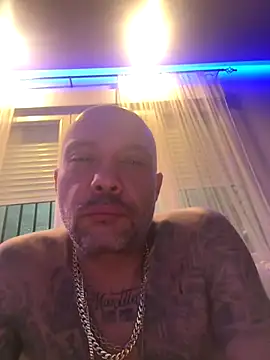 Snapshot of gitanoMad chatting on 30, 11, 2025 gitanoMad online show from 30, 11, 2025