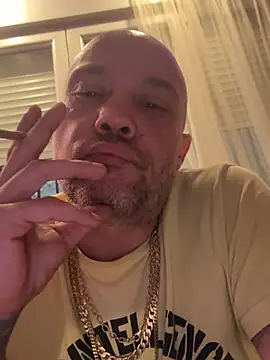 Snapshot of gitanoMad chatting on 5, 2, 2026 gitanoMad online show from 5, 2, 2026