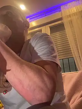 Snapshot of gitanoMad chatting on 5, 2, 2026 gitanoMad online show from 5, 2, 2026