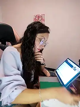 Pinkvixen69 online show from 9, 2, 2026