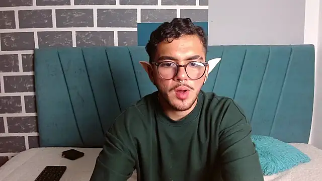 Zac Golden online show from 2, 12, 2025