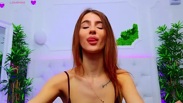 ElisaCharm online show from 6, 11, 2025