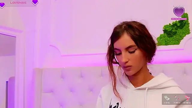 ElisaCharm online show from 15, 4, 2026