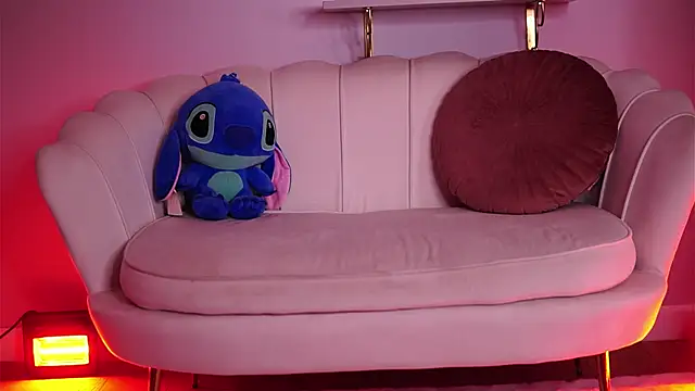 LaraSynn online show from 8, 2, 2026