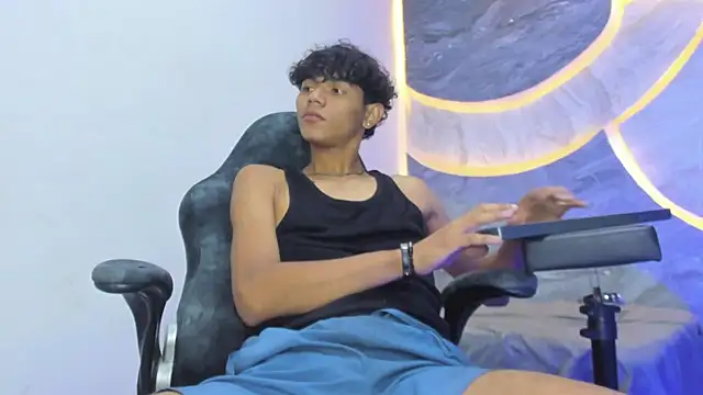 Sex Boy 33  online show from 15, 11, 2025