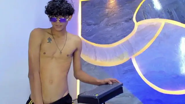 Sex Boy 33  online show from 10, 11, 2025