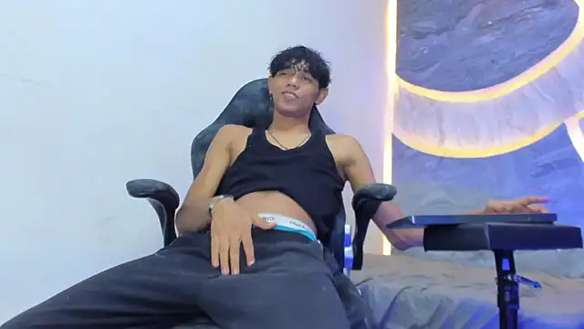 Sex Boy 33  online show from 13, 11, 2025