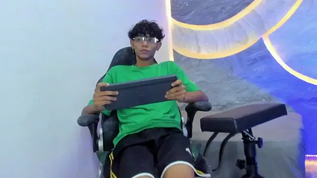 Sex Boy 33  online show from 28, 10, 2025