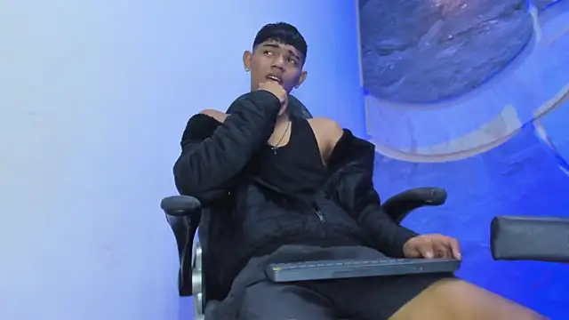 Sex Boy 33  online show from 24, 11, 2025